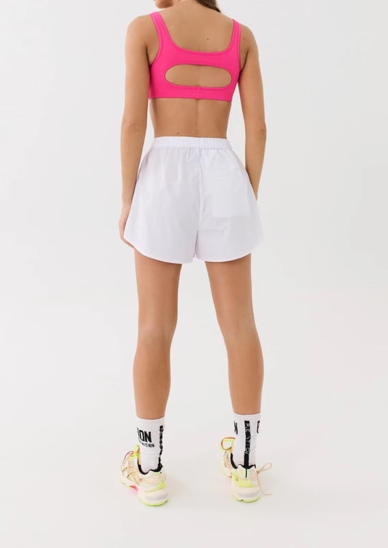 Relaxed fit leisure short with a satin feel. Back & side seam pockets