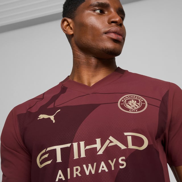 PRODUCT STORY: City represents constant movement, on and off the pitch. With the 2024/25 Third Kit, we pay tribute to a club symbol thats been there through it all. The ship from the Man City badge is transformed into an all-over graphic that represents the past, present, and future of a club thats never not moving.?Authentic jersey is what the players wear on the pitch. It features PUMAs ULTRAWEAVE fabric and an athletic fit for elite-level performance. FEATURES & BENEFITS: ULTRAWEAVE: Ultra-light, engineered fabric with a structured, 4-way stretch that reduces weight and friction. Built for athletes looking to increase speed and strength; dryCELL: Performance technology designed to wick moisture from the body and keep you free of sweat during exercise; Made with 100% recycled material excluding trims & decorations. DETAILS: Performance fit; 78 gsm, Dobby; V-neck; Short sleeves; As worn by the players; Official team branding. Our model is 188 cm tall and is wearing size M UK.