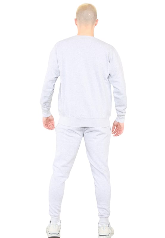 MYT Herren-Pullover-Trainingsanzug mit Rundhalsausschnitt. MYT-Sticklogo auf der Brust und dem linken Bein. Vlies mit gebürsteter Rückseite. Mit geripptem Bund und Bündchen. Slim-Fit-Jogginghose mit 2-Taschen-Design. Elastischer Bund mit Kordelzug.