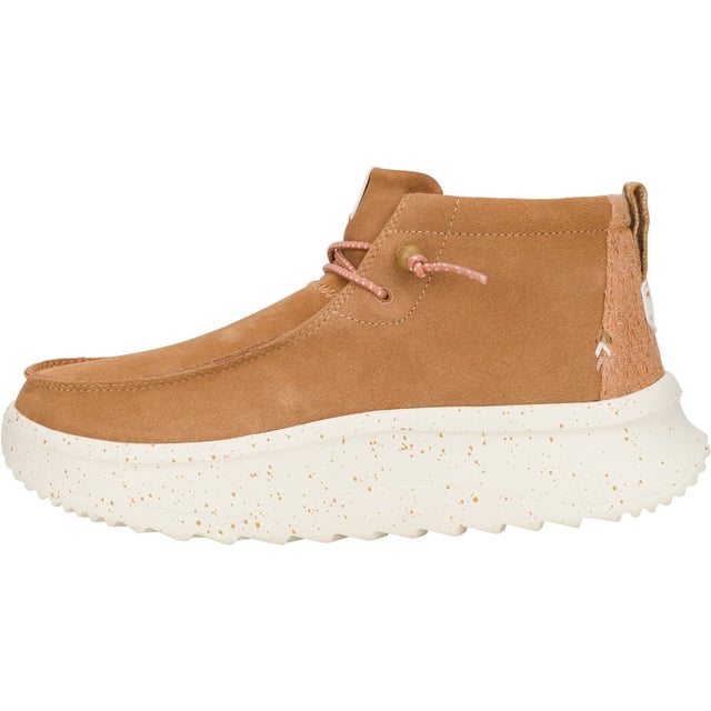 Recipe for a perfect fall day: apple turnovers, blazing fires, 'lil baby pumpkins, and these boots. Add a pinch of memory foam. A dash of EVA outsoles. A dollop of suede. And a heaping pile of back-in-style platforms.