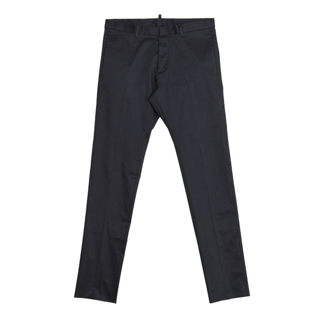 Pantalón chino Dsquared2.
Resulta ideal para múltiples combinaciones y diferentes ocasiones.
Cierre principal con botones invisibles y botón de gancho.
Dos bolsillos abiertos en los laterales.
Dos bolsillos traseros con botón.
Trabillas para el cinturón.
Costuras vistas a tono.
 Composición: 97% Algodón, 3% Elastano
 Cuidados:
Lavar en seco.
Planchar a temperatura baja.
No usar lejía.
No usar secadora.