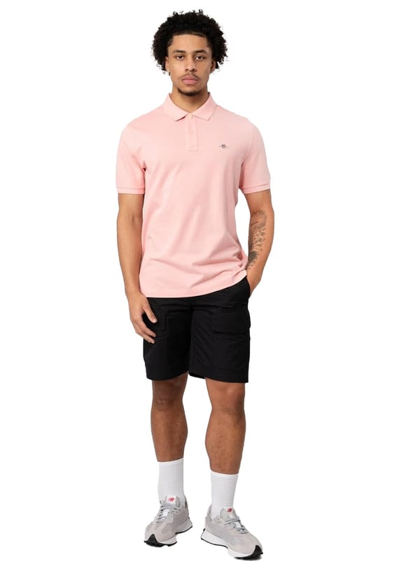 The timeless piqué polo shirt is a must-have for a reason. Our polo shirt is effortlessly stylish and traditional. Featuring a regular fit, a flat knit collar, a two-button placket, small side slits, and the iconic GANT logo embroidered at the chest.