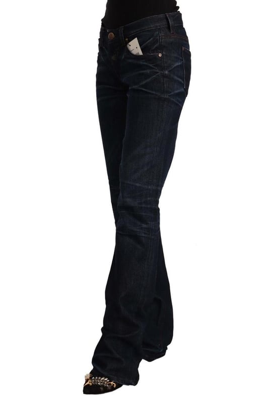 Marca: ERMANNO SCERVINO  
Material: 70% Algodón 30% Elastano  
Color: Azul oscuro lavado  
Estilo: Corte recto  
Cierre: Cremallera  
Cintura: Cintura media  
Detalles del logo
