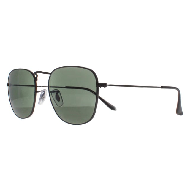 Las gafas de sol Ray-Ban cuadradas unisex negras G-15 verdes RB3857 Frank son un estilo retro fresco traído de vuelta de los años 90 con esta vuelta de tuerca a las clásicas gafas de sol redondas. Montura metálica fina combinada con patillas de acetato para un acabado contemporáneo.