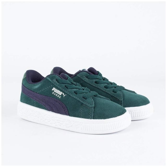 Basket Puma Classic DNM Jungen Grün Wildleder. Authentischer Schuh der Marke Puma - Streetwear/Sportswear Design von Puma - Puma für modebewusste Jungen, perfekt für den Alltag - Der grüne Puma Sneaker lässt sich hervorragend mit dem Rest deiner Garderobe kombinieren - Bequemes Wildledermaterial - Klassische Schnürsenkel - Classic DNM - Textil.