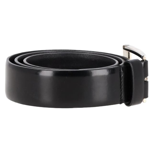VINTAGE, RRP AS NEW
Add a touch of luxury to your accessories collection with the Prada Logo Buckled Belt in black leather. Crafted from premium leather, this sleek belt features a polished logo-embossed buckle that subtly showcases the brand’s iconic design. The timeless black hue makes it a versatile addition, effortlessly complementing both casual and formal outfits. Whether worn at the waist or hips, this belt adds structure and sophistication to any look, offering a refined finishing touch to dresses, trousers, or skirts. With its exceptional craftsmanship and minimalist elegance, the Prada Logo Buckled Belt is an essential wardrobe accessory for those who appreciate understated luxury.

 Prada Logo Buckled Belt in Black Leather

Condition: Excellent
Signs of wear:  No sign of wear.
Packaging: None
Color: Black
Material: Leather | leather
Size: One Size | One Size
Measurements: Width: 35; Length: 980
SKU: NAPPUGBAC446379W