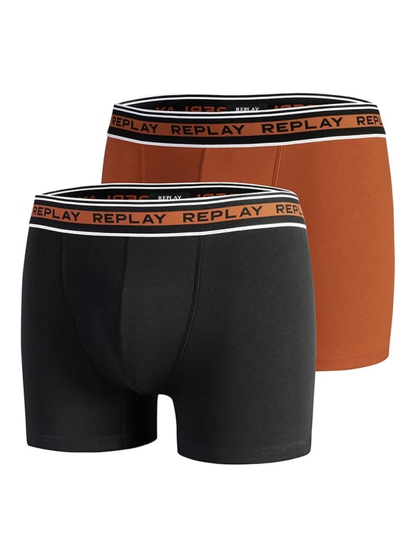 Erleben Sie unvergleichlichen Komfort und stilvolle Funktionalität mit diesen hochwertigen Herrenunterhosen. Der normale Schnitt bietet eine klassische Passform, die sich perfekt an Ihren Körper anschmiegt. Hergestellt aus Stretchmaterial, garantieren sie maximale Bewegungsfreiheit und Flexibilität. Der elastische, mit Kontraststreifen versehene Bund sorgt für einen sicheren Sitz und optimalen Halt. Ein eingewebter Label-Schriftzug im Bund verleiht einen dezenten, aber modernen Akzent. Diese Unterhosen kommen im praktischen Zweierpack und bieten somit doppelten Komfort. Dank der hochwertigen Verarbeitung und des sorgfältig ausgewählten Materials erleben Sie den ganzen Tag über höchsten Tragekomfort. Ideal für den Alltag, passt sich dieses Set perfekt Ihren Bedürfnissen an. Die perfekte Kombination aus Stil, Funktion und Bequemlichkeit macht diese Unterhosen zu einem unverzichtbaren Bestandteil Ihrer Garderobe. Gönnen Sie sich das Gefühl von Luxus und Komfort in jeder Situation.