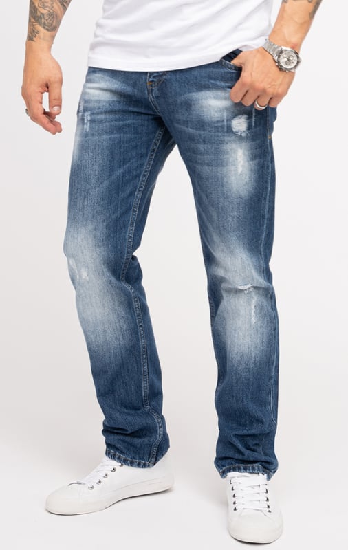 Die Jeans ist ein echter Stilklassiker, die zu nahezu jeder Gelegenheit getragen werden kann. Die Trendmarke "Indumentum" präsentiert Ihnen eine große Auswahl an modernen Herren Jeans, die für Freizeit, Alltag und Büro infrage kommen. Entdecken Sie verschiedene Designs, unterschiedliche Passformen und stylische Waschungen. Die Herren Jeans von "Indumentum" sind sehr bequem, sehen dabei gut aus und bieten eine hervorragende Qualität, sodass Sie lange Ihre Freude daran haben werden. Indumentum bietet Herren Jeans auch in großen Größen, sodass es für jeden Typ Mann das passende Modell gibt. Darüber hinaus können Sie sich zwischen diversen Passformen entscheiden.