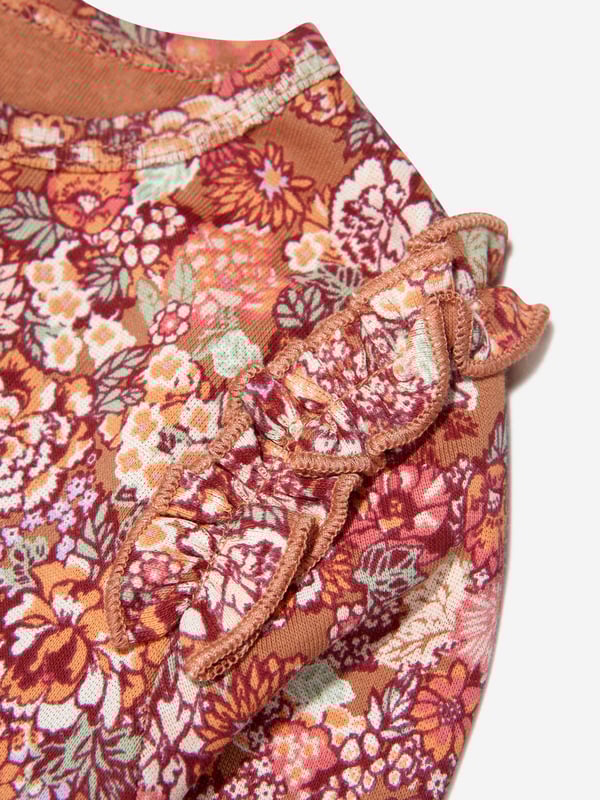 Dress your little princess in molo's luxurious Baby Girls Organic Cotton Long Sleeve T-Shirt in Pink, tailor-made for the autumn/winter 2022 collection. Crafted from the finest organic cotton, this garment promises both sophistication and comfort for the discerning little customer. Key features include: Exquisite Comfort: Soft organic cotton ensures all-day ease.   Delicate Print: A charming, contemporary design perfect for stylish young girls.   Essential Layering Piece: Ideal for transitional British weather.Upgrade her wardrobe with this elegant essential today.