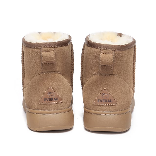 EVER AU Women Rosella Outdoor Boots - Chestnut Whether you're running errands, going on a winter hike, or enjoying a snow day outside, these Rosella Outdoor Boots are the perfect companions. Don't let winter weather stop you from living life to the fullest!
Description:
Cow Suede Upper
Warm Sheepskin Wool Lining
Soft Sheepskin Wool Insole
TPR Sole
Technologies:
Water & Stain Resistance Upper
Slip Resistance Outsole