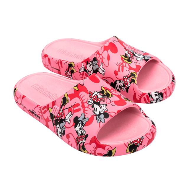Put a dash of Disney in every step your little one takes with the new Mini Melissa Free Print Slide + Mickey. Extremely lightweight, the sandal has a print in 3DB and serigraphy, and a nylon fastener to ensure stability and comfort.