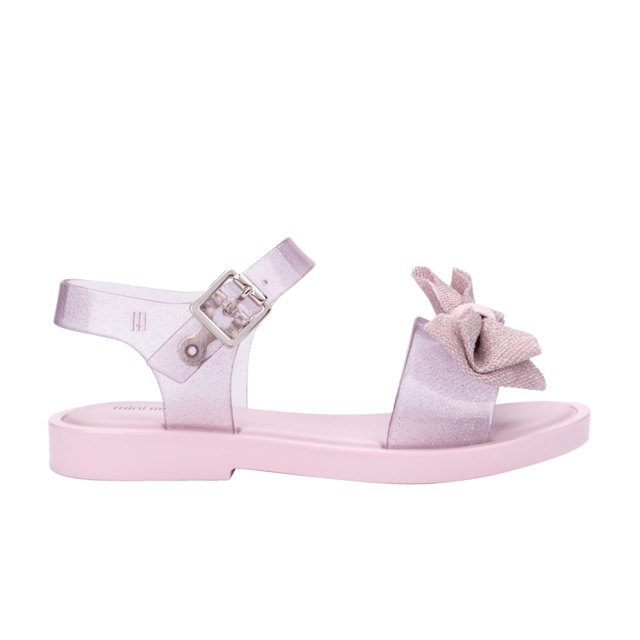 Soft soles, big smiles! The Mini Melissa Mar Sandal Sweet has a classic design that the tiniest M lovers can't get enough of, now back with an even more lightweight feel thanks to its Grenflex insole. The bow on the upper adds a romantic touch that will have your little in the high ranks of fashion!
