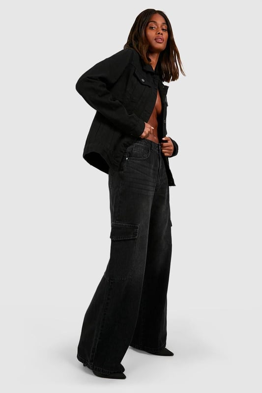 Perfect for a new season update, the wide leg jean is your chance to make an effortless fashion statement when it comes to denim-led outfits. Anything but basic, our high waisted wide leg jeans are made from rigid denim, making them the perfect quality jean for day-to-day 'fits. Step out in retro-inspired wide jeans teamed with a basic white tee and oversized blazer for a look that brings vibes to all your plans. You in a wide leg... we can see it already.Style: Wide Leg Jeans