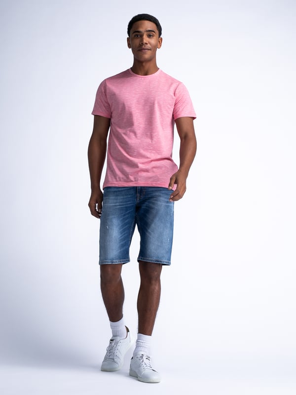 Blizzard Denim-Shorts mit Five-Pocket-Design und normaler Passform. Die Shorts haben eine bequeme, dehnbare Passform. Mit Gürtelschlaufen und einem Hosenschlitz mit Knopf- und Reißverschluss. In mehreren Waschungen erhältlich. Blizzard Denim ShortsNormale PassformHosenschlitz mit einem Knopf- und Reißverschluss82 % Baumwolle, 15 % recycelter Polyester, 2 % ElasthanDas Model ist 186 cm groß und trägt Größe L.