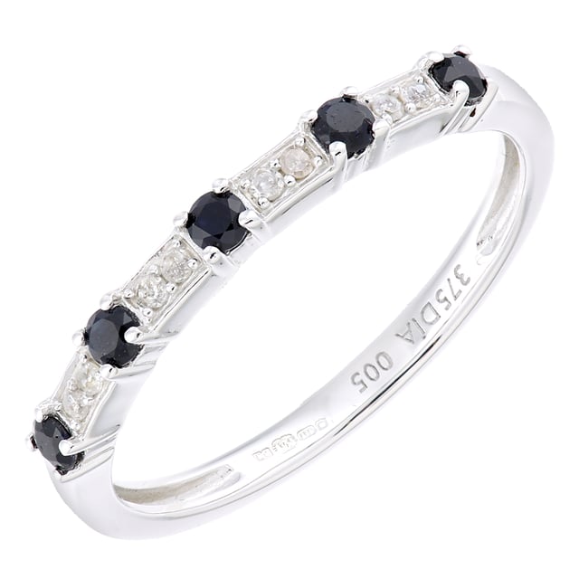 9K (375) witgoud: 1,5 gram; # Diamant: 0,05 ct; # Saffier: 0,23 ct