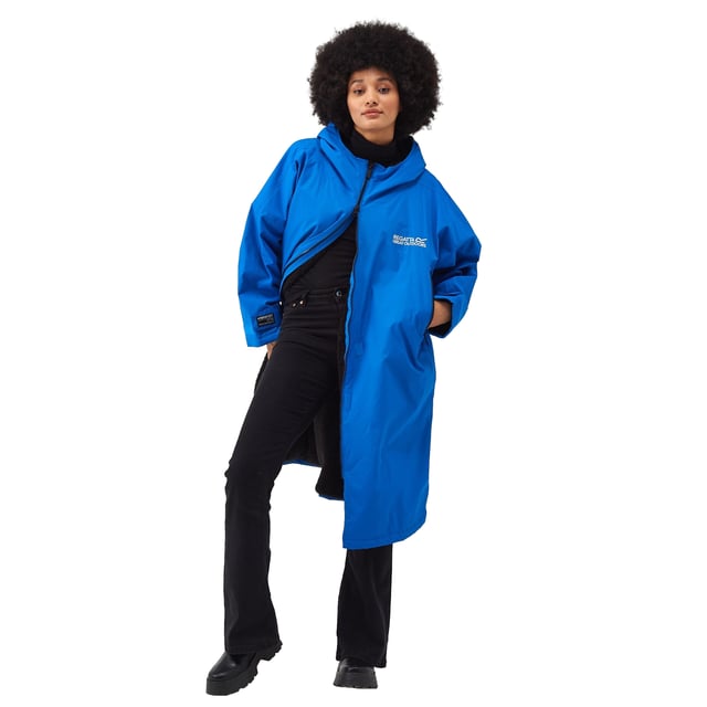 Material: 100% Polyester. Lining: Borg, Fleece. Fabric: Hydrafort 5000. Design: Back Print, Logo, Text. Fabric Technology: DWR Finish, Waterproof, Weather Resistant, Windproof. Cuff: Adjustable, Touch Fastening Tab. Neckline: Hooded. Sleeve-Type: Long-Sleeved. Taped Seams. Hood Features: Grown On Hood. Pockets: Inner, 2 Side Pockets, Zip. Fastening: Full Zip.