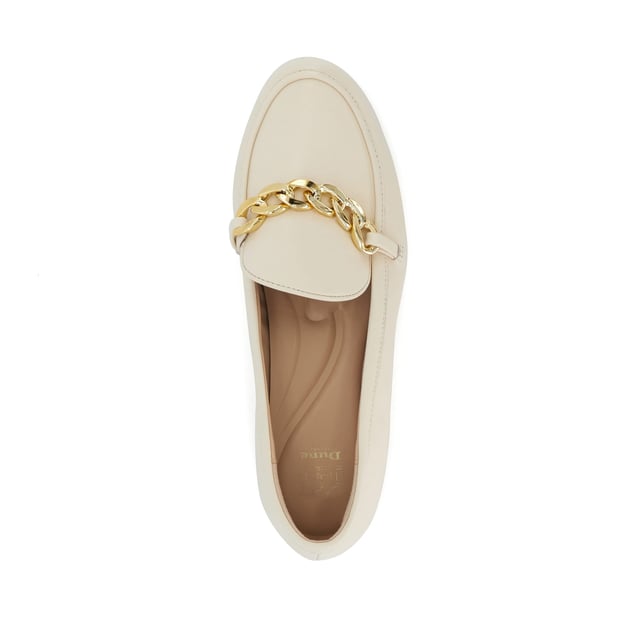 The new way to update your shoe collection? Large chain detailing. Meet Gaiia: the loafer made to elevate your semi-smart lineup, designed in-house with a clean almond-toe silhouette, accented with a contemporary finish.