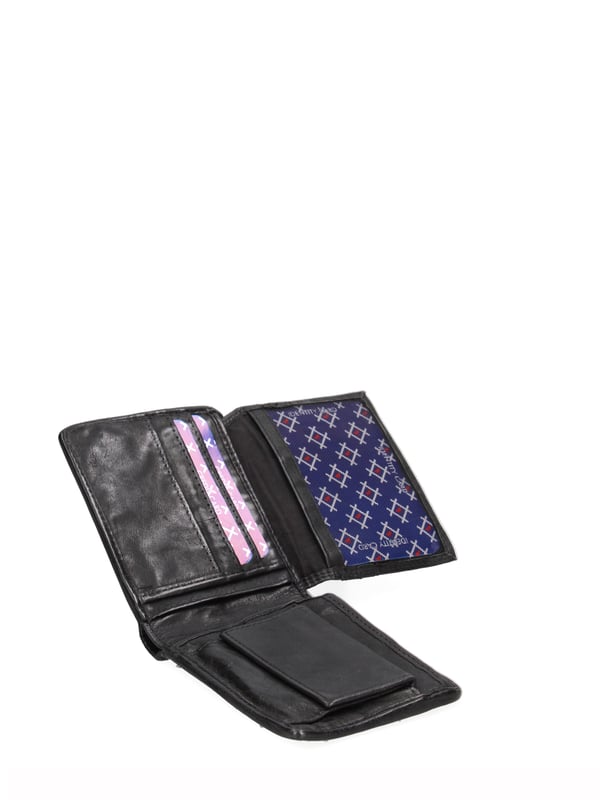 Cartera de hombre. El cierre está ausente. Los bolsillos internos son tarjeteros para billetes y monedas. Los bolsillos externos están ausentes. Falta la correa para el hombro. Falta el mango. Hay un compartimento interno. El material exterior es 100% Piel Auténtica. Internamente está forrado en piel auténtica. Medidas: 12x9x2 cm. Producto de moda