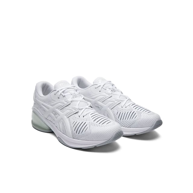 El patrimonio impulsado y inspirado en el rendimiento, la zapatilla Gel-Quantum Infinity ™ Jin hace referencia al linaje en evolución de la serie Gel-Kinsei ™. Diseñado con una parte superior de malla para una flexibilidad y ventilación perfecta, esta silueta también cuenta con un diseño U-Throat que ayuda a crear un ajuste similar a un calcetín. Tomando prestada la tecnología de sistema avanzada Trusstic ™ de la zapatilla Gel-Kinsei ™ para mejorar la estabilidad de la entresuela, este zapato también implementa nuestro sistema de amortiguación de tecnología Gel® en el talón para mejorar la comodidad. Además, este componente avanzado se representa con una aplicación brillante que parece que ha sido sumergida en agua. Haciendo referencia al Rich ASICS Heritage en el rendimiento, la zapatilla Gel-Quantum Infinity ™ Jin continúa empujando los límites para el progreso de la marca en diseño y comodidad.