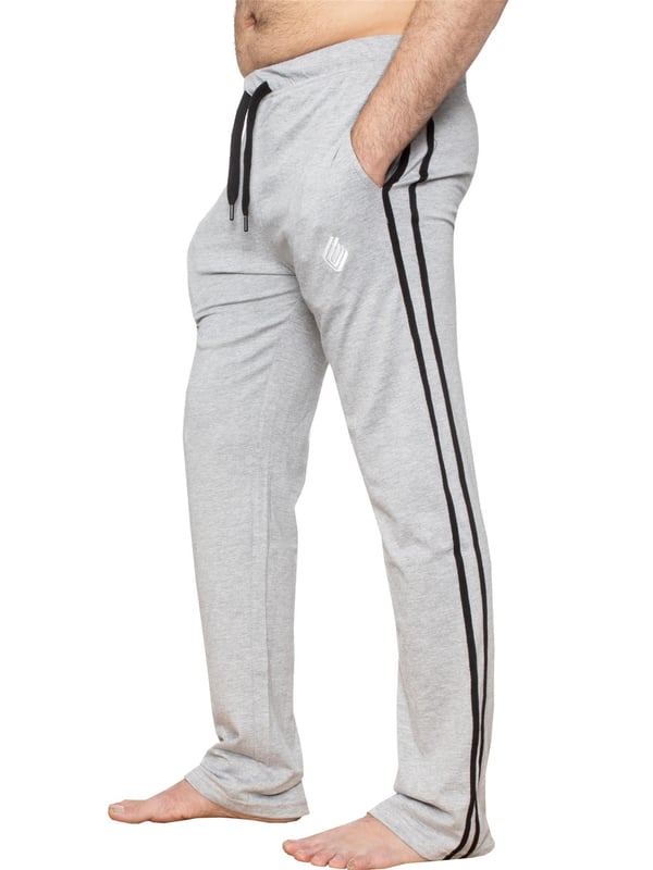 These Regular fit EZLP586 Lounge pants feature classic contrast stripes to sides, 2 side pockets, cotton blend for superior comfort, adjustable waist with drawstrings