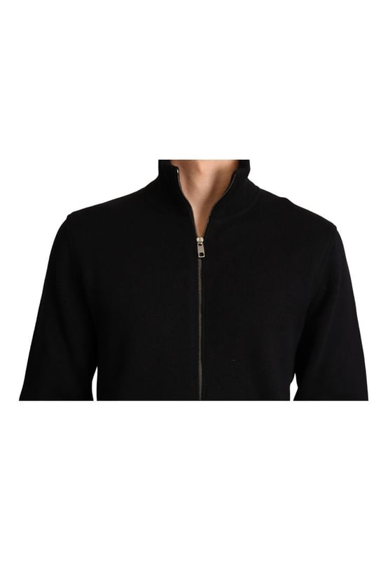 Stunning black cashmere sweater with logo details
  Full zip closure
  Two front pockets with zipper closure
  Made in Italy
  Crafted with 98% cashmere and 2% nylon
  High craftsmanship
Material: 98% Cashmere 2% Nylon
