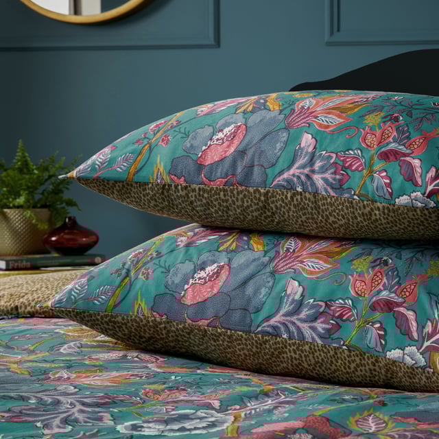 This exotic contemporary floral, inspired by the arts and crafts movement, captures an essence of escapism and mystique. Blending a rich palette of colours with intriguing flowers, patterns, and shapes perfectly encapsulates the essence of Wylder Tropics. Complete with a spotted tonal reverse, providing you with two distinct looks for a midweek refresh. This duvet cover is printed on a soft cotton-rich fabric with a textured slub finish, giving it a relaxed look that will last.