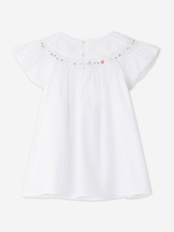 Bonpoint's totally French aesthetics have been depicted with care and beautiful precision. This girls Fillys short sleeve t-shirt amplifies the label's sophisticated portfolio and adoration for traditional concepts. Crafted in cotton poplin via an elegant flared cut. It showcases delicate hand-embroidered smocking on the neckline, along with colourful motifs that include the famous Bonpoint cherry.  Button Fastening At the Back Crew Neck 100% Cotton