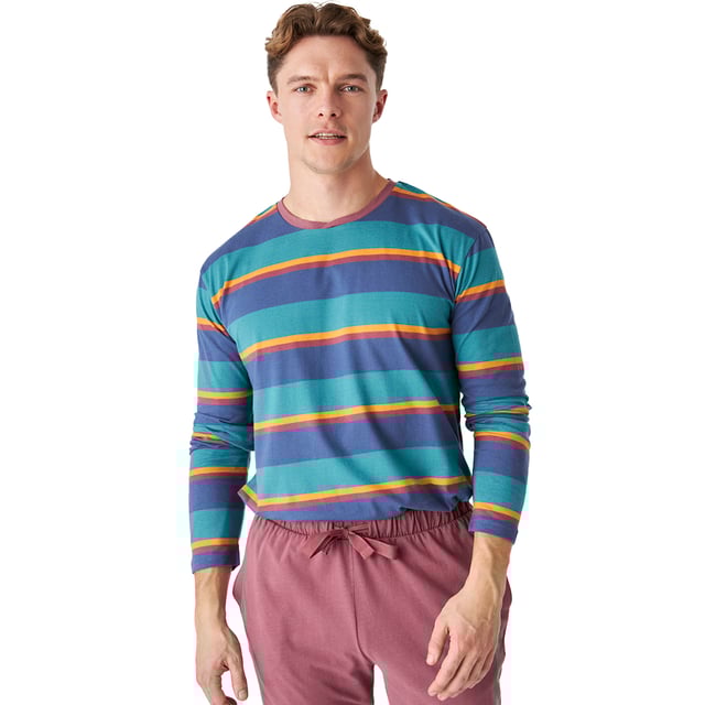 Eleva tu confort nocturno con nuestra pijama de algodón para caballero, diseñada para brindarte una experiencia de descanso inigualable.

La camiseta cuenta con mangas largas que ofrecen calidez y comodidad, ideales para las noches frescas.

El pantalón incluye prácticos bolsillos laterales, perfectos para llevar pequeños objetos, y una cintura elástica regulable con cordón que asegura un ajuste personalizado y cómodo.

Confeccionada en suave algodón, esta pijama combina funcionalidad y estilo, convirtiéndola en la opción perfecta para tus momentos de relax en casa. 

Disfruta de una noche de descanso reparador y despierta renovado cada mañana. ¡Haz de tu rutina nocturna un verdadero placer!
 Composición: Camiseta: 100% Algodón, Pantalón: 100% Algodón
 Cuidados:
- Lavar en máquina máx 30ºC.
- Centrifugado corto.
- No usar secadora.
- Planchar máx 110ºC.