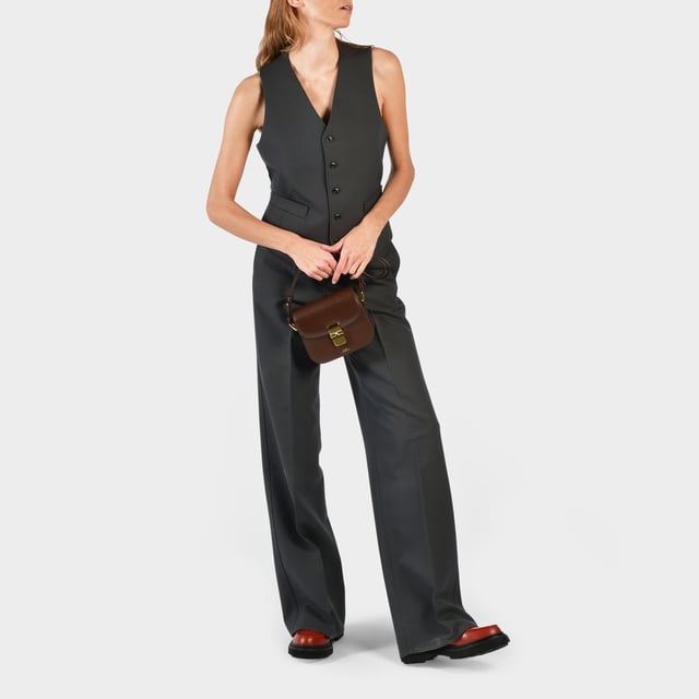 Adieu Mezcla de inspiración contemporánea e influencias retro, estos mocasines de suela gruesa de las colecciones de calzado son los nuevos básicos de fondo de armario. Póntelos con un blazer y unos pantalones ajustados para conseguir un look inspirado en los Mods de los años sesenta. Altura de la plataforma: 3,5 cm. Colores: rojo y óxido. Material principal: piel de ternero lisa. Material de la suela: caucho. Material del forro: cuero. Cierre: fácil de poner. Forma de la punta: redonda. Ajuste: fiel a la talla - Tallaje: europeo.