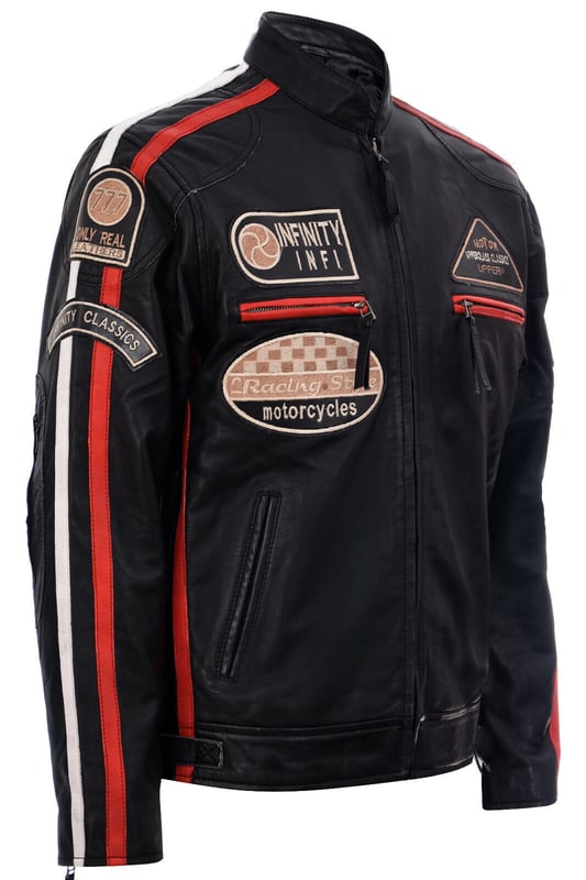 Diese moderne, klassische Jacke ist vom klassischen Biker-Geist durchdrungen und verkörpert den Renngeist mit gestickten Abzeichen und kontrastierenden Doppelstreifen und ist aus weichem, luxuriösem Nappaleder gefertigt. Für zusätzliche Praktikabilität gibt es 2 Brusttaschen mit Reißverschluss und 2 Taschen am Körper. Für eine individuellere Passform kann die Taille angepasst werden. Dieses Kleidungsstück ist praktisch, langlebig und eignet sich für jeden Anlass und ist die perfekte Ergänzung Ihrer Garderobe.