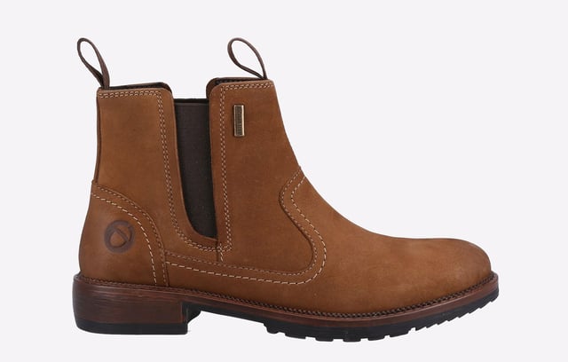 Een traditionele landelijke laars met klassieke geoliede leersoorten en comfortabele elastische inzetstukken met een asymmetrische pasvorm. Laverton is een stijlvolle presteerder in nat weer dankzij zijn interne waterdichte membraan en makkelijk aan te trekken lussen.