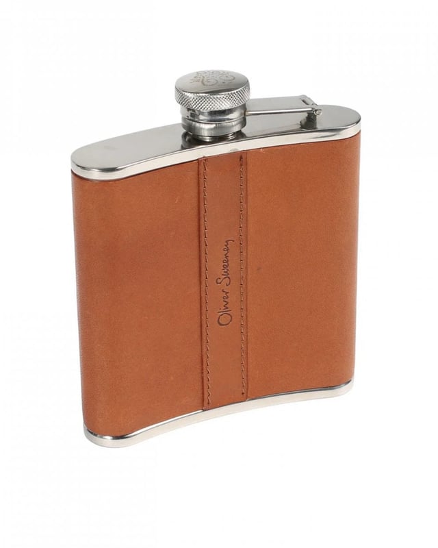 Crafted using premium quality vegetable tanned leather, Walton is a classic hip flask that's designed to stand the test of time. Perfect for a trip to the rugby, hiking in the hills or just keeping handy 'in case', it's the ideal gift for the man who has everything.

Stainless steel
Vegetable tanned leather
Debossed logo
Knurled steel cap