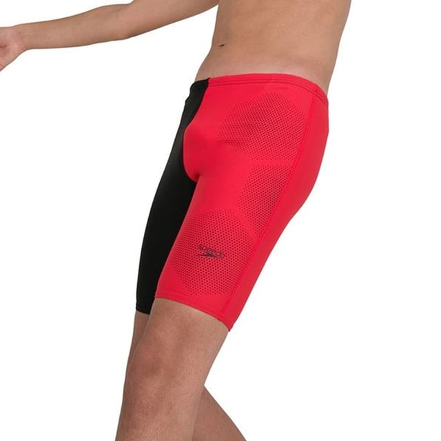 The Speedo Tech Placement Panel Kids Jammer offers great tech and coverage when swimming.  This Kids Jammer comes with a Secure Fit with a internal drawcord allows you to adjust the fit.  Front Lining which provides added comfort and modesty.  Higher chlorine resistance than standard swimwear fabrics which  fits like new and lasts for longer with CREORA HighClo technology built in to the fabric.  Shape Retention fabric stretches so you can enjoy your swim without feeling restricted.  Finished off with a split colour leg and added Speedo logo details.