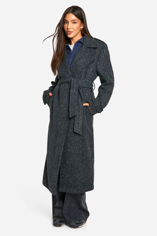 Wrap up in the latest coats and jackets and get out-there with your outerwearBreathe life into your new season layering with the latest coats and jackets from boohoo. Supersize your silhouette in a padded jacket, stick to sporty styling with a bomber, or protect yourself from the elements in a plastic raincoat. For a more luxe layering piece, faux fur coats come in fondant shades and longline duster coats give your look an androgynous edge.
