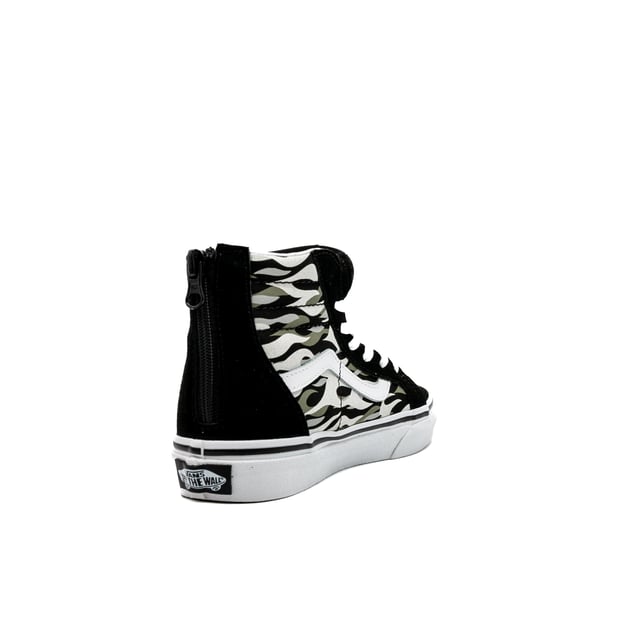 Farbe: Schwarz, Weiß, Grün FLAME CAMO BLACK/GREY Obermaterial: Leder, Stoff Innen: Stoff Sohle: Gummi Verschluss: Schnürsenkel Flammenmuster-Details Passform: Regular Anlass: Freizeit