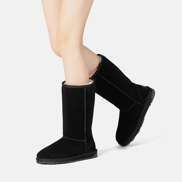 EVER AU Women Whistler Tall Classic Boots - Black Classic never goes wrong! The height provides extra warmth for those who take it down seriously. With the upper made from high-quality cow suede, they are sure to last for many seasons.
Specification:
Cow Suede Upper
Sheepskin Wool Lining
Sheepskin Wool Insole
EVA Sole
Technologies:
Water & Stain Resistance Upper
Slip Resistance Outsole