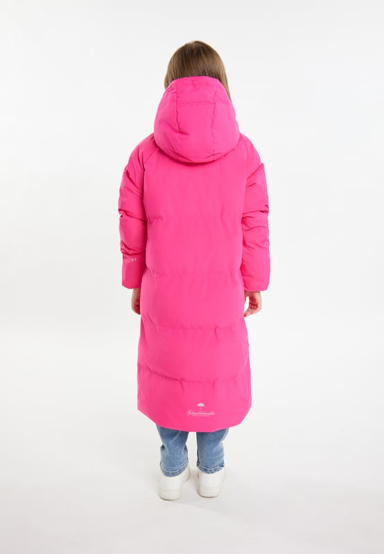 Mit diesem Schmuddelwedda Wintermantel erhalten Sie auch die Kleinen eine 100%ige Outdoor-Performance. Das synthetische Füllmaterial sorgt für eine ideale Isolierung und da die Kammern ohne Nähte verarbeitet sind, dringt keine Nässe ein. Auch sonst ist die Jacke gegen Regen und Schnee gut gewappnet, denn das Material ist wasser- und winddicht. Und da bei Schmuddelwedda immer alles gut durchdacht wird, sind die Logo-Prints lichtreflektierend, was gerade in Herbst- und Winterzeiten von Vorteil ist.  Winterjacke