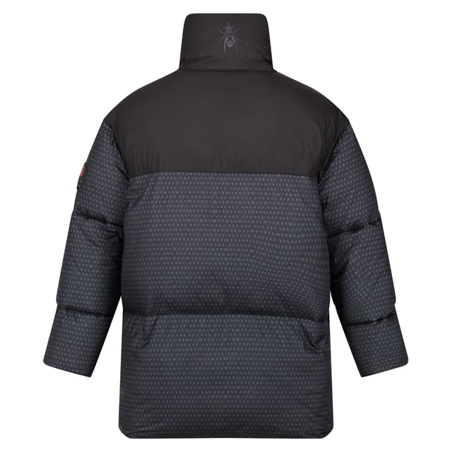 Materiaal: 64% Polyamide, 36% Polyester. Vulling: imitatie dons, veervrij, gerecycled. Voering: Bedrukt. Stof: Ripstop. Ontwerp: Geborduurde patch, Bedrukt, Gewatteerd, Tekst. Stof Technologie: DWR Finish, Slijtvast, Lichtgewicht, Waterafstotend. Mouwtype: Met lange mouwen. Halsuitsnijding: Gewatteerde kraag, Staande kraag. Leidingwerk detail. Zakken: 1 binnenzak, met gaas gevoerd, 2 borstzakken, rits. Sluiting: kliksluiting, stormflap, rits. Zoom: verstelbaar, zoom met schokkoord. Duurzaamheid: Wreedheidvrij, gemaakt van gerecycleerde materialen..