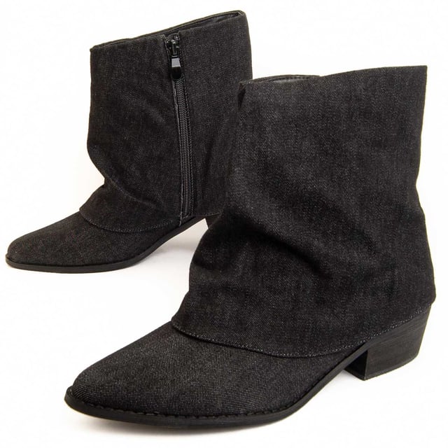 Heeled ankle boots for women. Comfortable fit. Made with vegan materials. Made by other brands for our brand. Approximate measurements: 4 cm heel, 16 cm shaft height, and 10 cm shaft width.