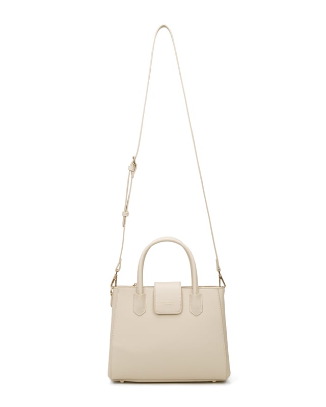 Damenhandtasche mit Magnetknopfverschluss. eine Innentasche mit Reißverschluss und zwei offene Innentaschen. eine Rückseite mit Reißverschluss-Außentaschen. verstellbarer und abnehmbarer Schultergurt. im PU-Griff. zwei Innenfächer. Außenmaterial. Innen ungefüttert. Maße: 28x22x11 cm. Modeprodukt