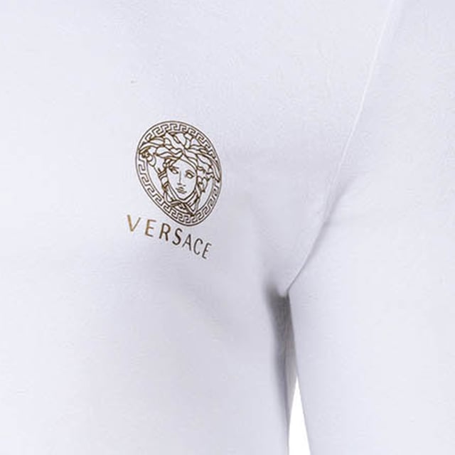 Hochwertiges Herren langarm Unterhemden der Marke VERSACE. Elastische Baumwoll-Jersey Qualität, mit goldenem VERSACE-Logo-/Medusa-Print.