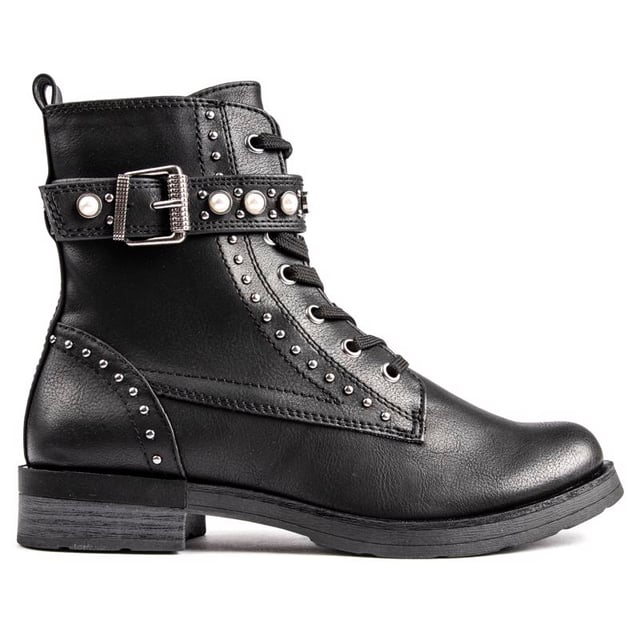 In stijl door de straten lopen was nog nooit zo eenvoudig. Deze zwarte Chelsea boots van Marco Tozzi zijn voorzien van studs details. een gedecoreerd enkelbandje en ritssluiting aan de binnenkant. Deze opvallende laarzen zijn geheel gevoerd en hebben een hakhoogte van 3,5 cm. Ze zullen zeker indruk maken.