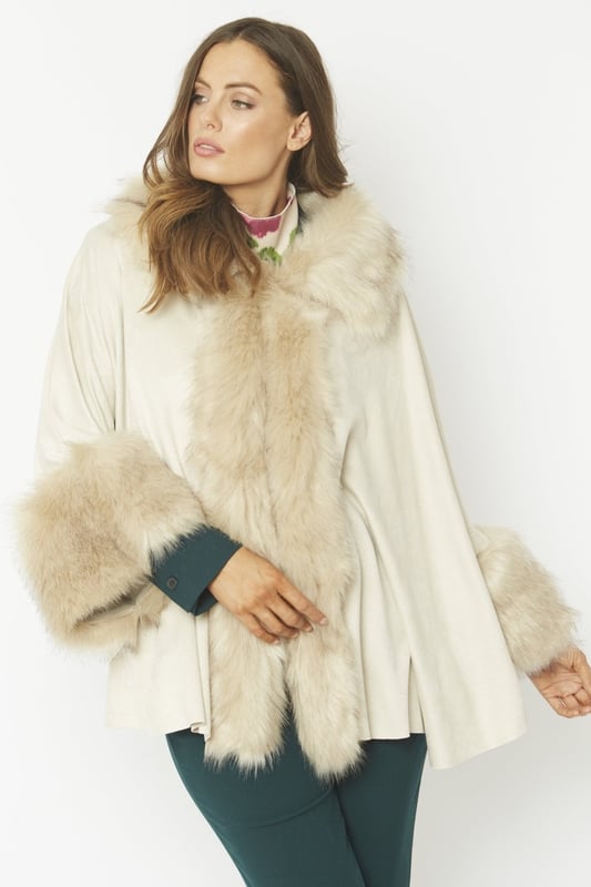 How lovely would this cape be in your Winter wardrobe!
