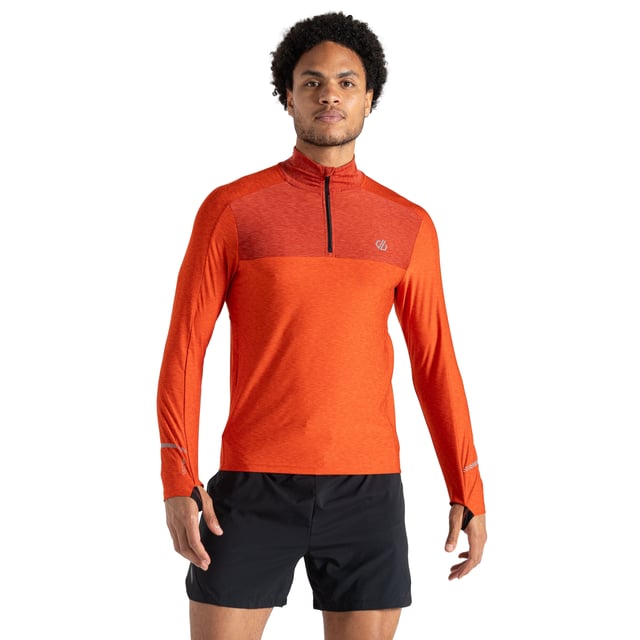 91% Polyester, 9% Elastaan. Stof: Q-Wic. Ontwerp: Contrast, Verweerd, Embleem. Zakken: Klein sleutelzakje. Sluiting: Halve Rits, Pull Over. Mouwtype: Met lange mouwen. Halslijn: Staande Kraag. Stoftechnologie: Biomotion Reflecterende Technologie, Vect Cool. Lichtgewicht, duimlussen. XS: 36 in. S, L: 38 in. XL: 44 in. XXL: 47 in. 3XL: 50 in. 4XL: 54 in. 5XL: 57 in.