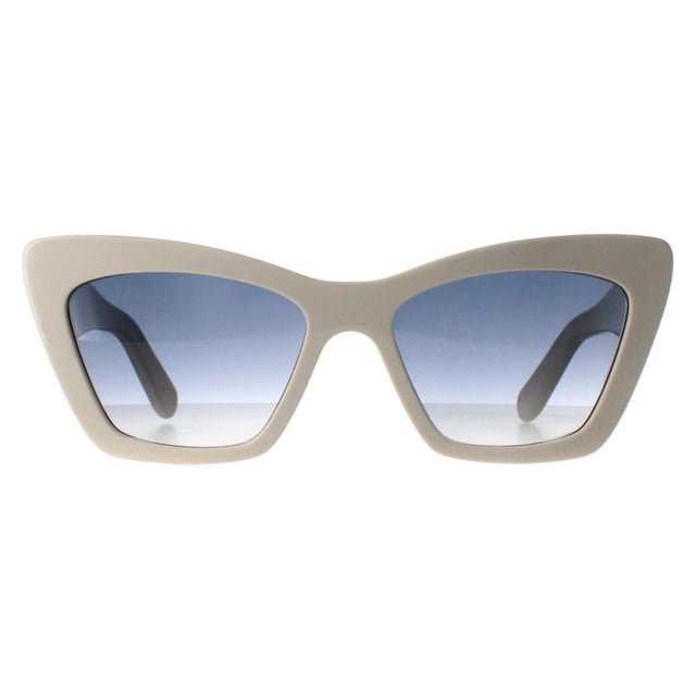 Las gafas de sol Salvatore Ferragamo SF1081SE 103 en degradado azul marfil son una verdadera encarnaciÃ³n del lujo y la sofisticaciÃ³n italianos. Elaboradas con meticulosa atenciÃ³n al detalle, estas gafas de sol cuentan con una impresionante montura de acetato adornada con intrincados detalles y el icÃ³nico logotipo de Salvatore Ferragamo, mostrando la elegancia atemporal de la marca. Las lentes cuadradas de gran tamaÃ±o ofrecen estilo y protecciÃ³n contra los rayos UV, lo que le garantiza una imagen atrevida a la vez que protege sus ojos de los rayos daÃ±inos del sol.