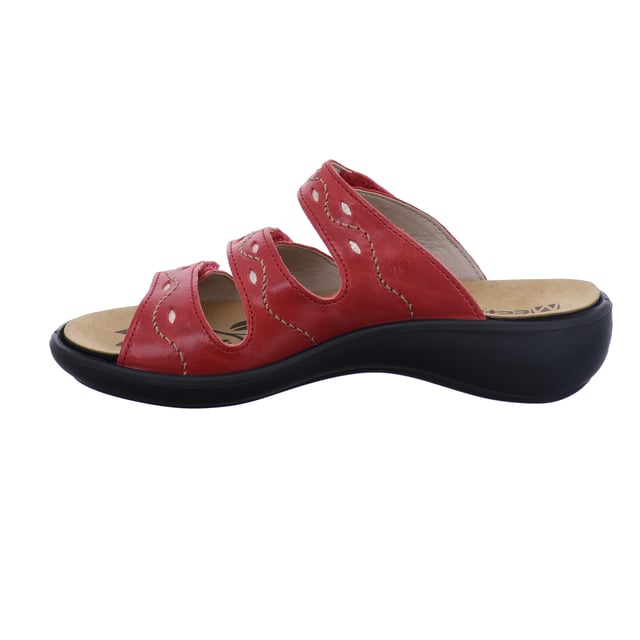 Nuestras sandalias fabricadas con fina piel. La práctica cremallera sirve para una sujeción firme en el zapato. El modelo también está equipado con una plantilla intercambiable. La construcción Strobel se utiliza normalmente para los zapatillas de deporte porque hace que el zapato sea deportivo. Ibiza 66 ofrece a los pies un ajuste extra gracias a la anchura G. El modelo Ibiza 66 es el compañero perfecto para sus momentos de ocio.