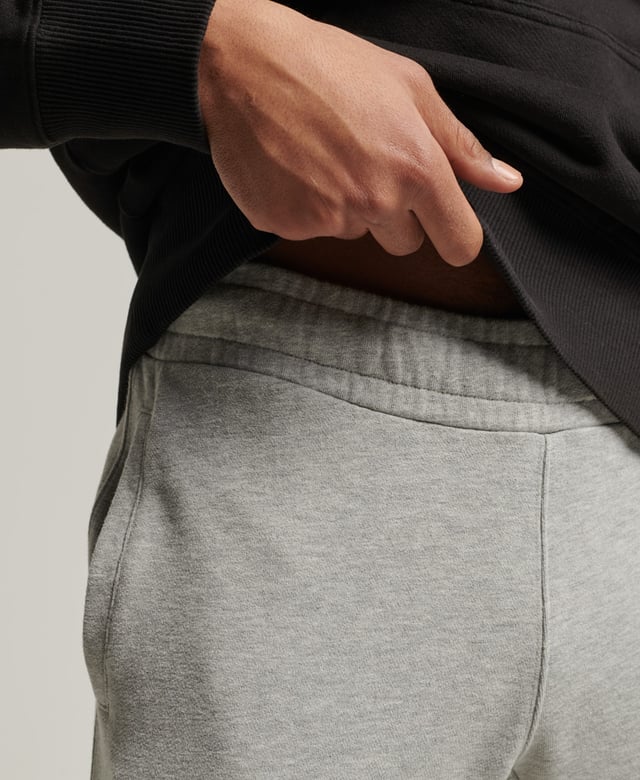 Joggers are a core part of any sporty wardrobe. We love to upgrade our classic designs with bold logos to catch the eye and ensure that your personal style never has an off day.Slim fit – designed to fit closer to the body for a more tailored lookDrawcord waistbandTwo side pocketsRibbed cuffsPrinted Code and Superdry logos