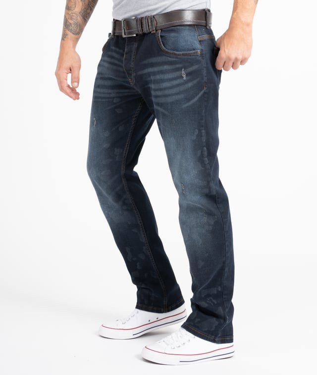 Ein Klassiker für Arbeitsalltag, Freizeit und Urlaub ist die Blue Jeans im Comfort Fit! Viele unserer hell- bis dunkelblauen Herren Jeans gefallen mit coolen Waschungen im Used-Look. Die lässig sitzenden Hosen verfügen über gerade geschnittene Beine, das typische 5-Pocket-Design und ein Rock-Creek Patch. Neben praktischen Bundschlaufen besitzen sie einen Verschluss mit Knöpfen oder Zipper. Unsere Herren Jeans bestehen zu 100% aus Baumwolle oder haben einen hohen BaumwollAnteil. Bei einigen Modellen sorgt ein Stretch-Anteil für die perfekte Passform.