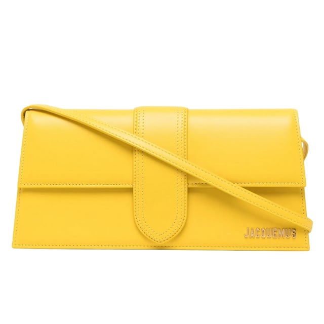 Este bolso de Jacquemus es el accesorio perfecto para aquellos que quieren agregar un toque clasico a su look diario, Bolso Jacquemus Amarillo, Cierre de Broche, Hecho en Italia, 100% Cuero, Bolso Amarillo Liso, Bolso The Bambino, Bolso Pequeo