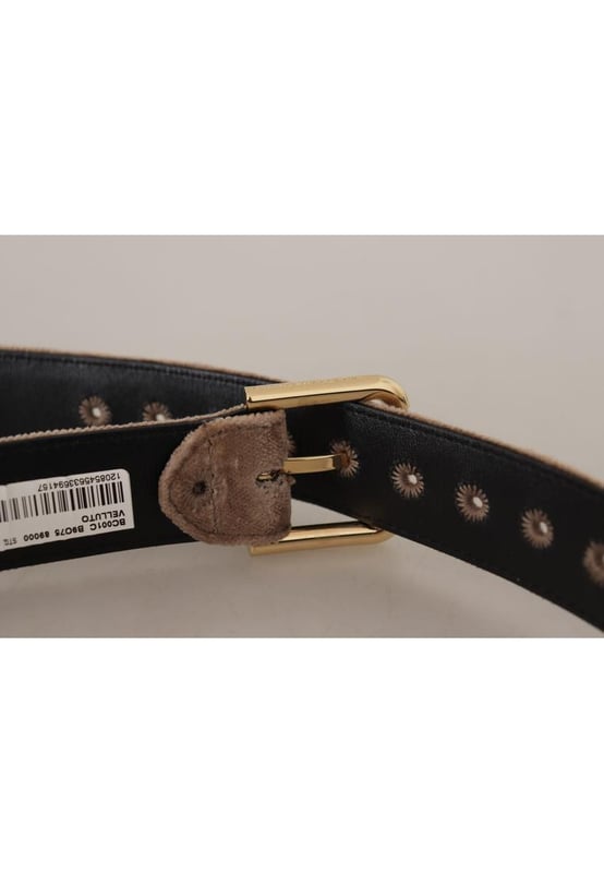 Cinturon de terciopelo autentico de Dolce & Gabbana.
  Hebilla con el logotipo grabado.
  Material de terciopelo de alta calidad.
  Color marron claro.
  Fabricado en Italia.
  Ancho: 3 cm.
  Apto para mujeres.